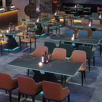 Luxuriöses Chesterfield-Sofa-Bar-Set für Nachtclubs und KTVs mit Modernem Metallplatten-Design, Maßgefertigte Gewerbliche Möbel