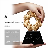 Nouveau Trophée 2025 Personnalisé Haut de Gamme Créatif pour l'Honneur d'Entreprise, Commémoratif pour Employé Exceptionnel, en Cristal et Métal Gravé à la Main