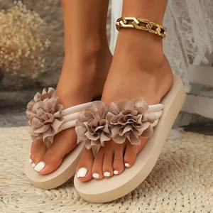 2025 moda flor decoración Chanclas Mujer verano playa antideslizante plataforma zapatillas mujer EVA suela ligera Sandalias planas 36-43 - Product Image 5