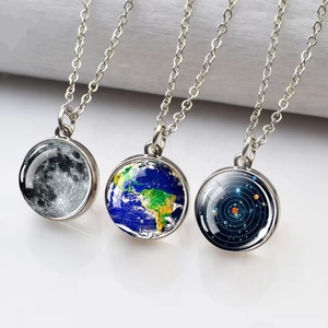 Pingente de Bola de Vidro do Sistema Solar Luminosa 20MM Colar de Aço Inoxidável Prateado Via Láctea Lua Júpiter Netuno Sol Bonito para Casamento - Product Image 1