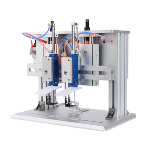 Machine d'étiquetage automatique pour la fixation d'étiquettes sur les tapis de porte - Product Image 3