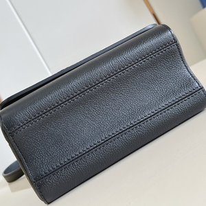 Design de luxe de style urbain pour femmes, sac à main doux et élégant - Product Image 6