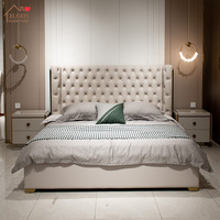 Lits rembourrés haut de gamme, lit moderne en cuir Nappa italien avec cadre en bois massif, mobilier de chambre de luxe pour villa