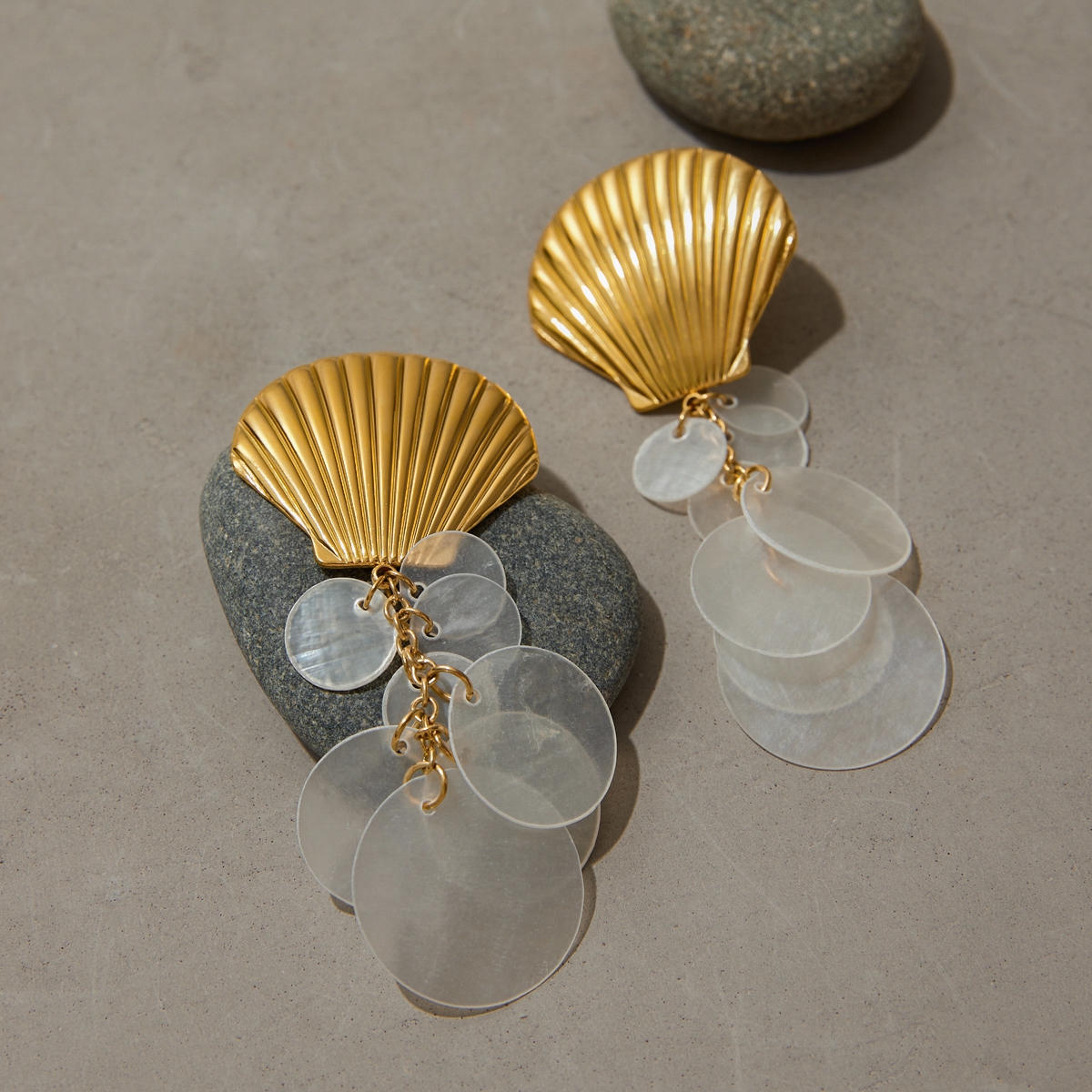 Scallop White Shell earrings