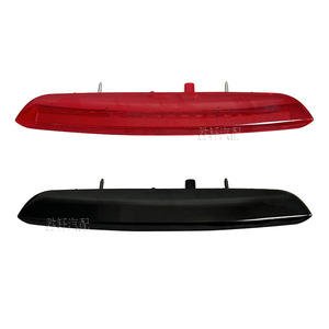 Tercera Luz de Freno para Jeep Renegade 2016-2021, Luz de Freno Elevada LED Roja Ahumada Negra, Luz Trasera - Product Image 1