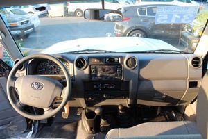 Гладкий и надежный Подержанный TOYOTA <span class=keywords><strong>LANDCRUISER</strong></span> <span class=keywords><strong>70</strong></span> SERIES 4.0L внедорожник 4WD 5 дверей 2023 - Product Image 2