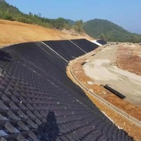 Géocell en HDPE noir flexible pour la protection des pentes - Stabilisateur de gravier léger et écologique avec une durée de vie de 10 à 30 ans