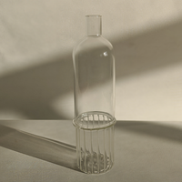 Vase en verre borosilicate transparent à base côtelée verticale, à col étroit, pour arrangements floraux, infusion à froid, eau, usage domestique ou café