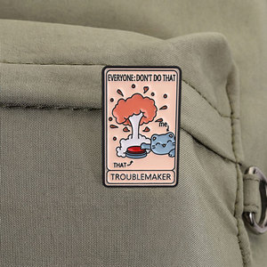 Épinglette en émail Chat Troublemaker, carrée, motif dessin animé et meme, pour vêtements, sacs à dos et décoration - Product Image 4