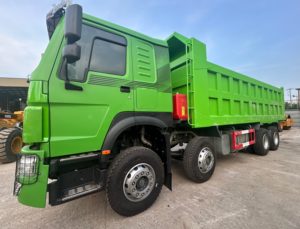 Camion benne d'occasion HOWO 8x4 à 12 roues pour travaux de construction - Fournisseur chinois - Product Image 1