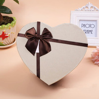 Boîte à base rigide en carton avec couvercle en forme de cœur, impression personnalisée du logo, emballage cadeau pour les fêtes, chocolat de la Saint-Valentin, fournisseur d'emballages en papier en gros