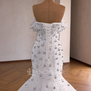 Robe de mariée sirène de luxe RSM261043 avec fleurs drapées en cristal, épaules en dentelle, dos en dentelle, traîne chapelle, 100% soie, longueur ras du sol - Product Image 6