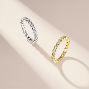 Anillo de Eternidad con Moissanita Engastada en Bisel de Plata de Ley S925 de 0.56 CTW, Anillo de Lujo para Boda o Uso Diario - Product Image 4