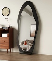 Miroir pleine longueur de forme organique avec cadre épais noir, à poser au sol, pour salon moderne, chambre à coucher, entrée, décoration intérieure