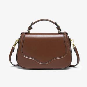 ¡Novedad de 2025! Bolso cruzado de un solo hombro para mujer, bolso de sillín clásico a la moda, versátil de PU para trajes de verano bohemios informales - Product Image 1