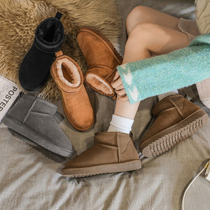 <span class=keywords><strong>Bottes</strong></span> <span class=keywords><strong>de</strong></span> <span class=keywords><strong>neige</strong></span> en cuir véritable pour femmes, personnalisées OEM, vente en gros, <span class=keywords><strong>bottes</strong></span> d'hiver chaudes doublées <span class=keywords><strong>de</strong></span> fourrure, bottines à semelle antidérapante, mini classiques pour femmes - Product Image 2
