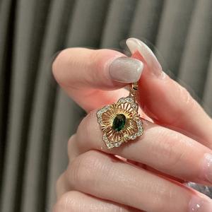 Colgante de Plata S925 Tallado, Estilo Retro Francés, Elegante, con Diseño Personalizado, Circonita Verde, Amuleto Único - Product Image 3