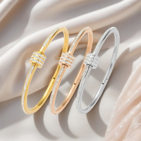 Bracelet de fête pour femme en acier inoxydable plaqué or 18 carats, motif géométrique diamanté, design taille fine et tendance