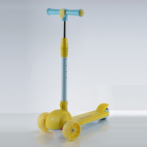 Patinete infantil de tres ruedas, altura ajustable, plegable, con luces y música para niños de 1 a 12 años - Product Image 1