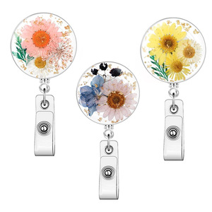 Porte-clés rétractable à boucle facile à dégager avec motif fleur et feuille, et porte-badge à sangle en cuir transparent - Product Image 1