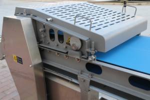 Máquina Prensadora de Carne Fresca Industrial Semi-Automática de 220v/380v para Cerdo, Res, Pollo, Cordero y Pescado, 500-800kg/h - Product Image 4