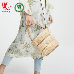 Vente en gros de sacs à main en paille jacinthe d'eau vintage écologiques du Vietnam décorations de gland de broderie de plumes - Product Image 4