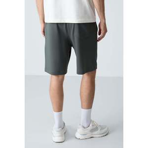 Short basique pour homme Air Jones en mélange de coton kaki, coupe standard – Short d'été décontracté, épais, doux et texturé pour un usage quotidien - Product Image 5
