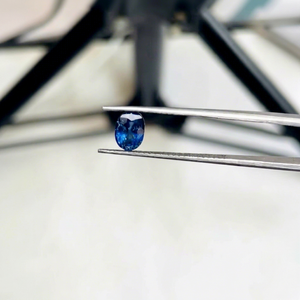 Saphir bleu naturel de qualité supérieure, coupe ovale certifiée IGI, 1,16 carats, couleur bleu riche, clarté excellente, qualité supérieure, pierre précieuse de collection - Product Image 1