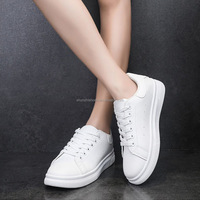 Baskets Décontractées Femme Designer 2024 Style Coréen Chaussures de Sport Compensées Plates Fermées Confortables Semelle Intérieure en PU Dessus en Maille Chaussures d'Été