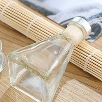 Hochwertige 100ml transparente Glas-Reed-Diffusor flasche Leere Pyramiden form mit einfacher offener Versiegelung
