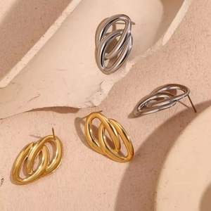 Boucles d'oreilles clous en forme de cercle et de croix sans ternissement, bijoux plaqués or, boucles d'oreilles en acier inoxydable, bijoux pour femmes, vente en gros - Product Image 5