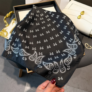 <span class=keywords><strong>Foulard</strong></span> carré en satin effet <span class=keywords><strong>soie</strong></span> Paisley pour <span class=keywords><strong>femme</strong></span> 70x70cm, bandana vintage noir Paisley pour cheveux, cou et sac OEM/ODM - Product Image 3
