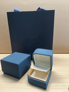 Cajas de Joyería Cuadradas de Cuero Azul con Cierre de Tapa Abatible, Impresión de Logotipo Personalizado para Collares y Pendientes, Caja Protectora para Joyería Fina - Product Image 1
