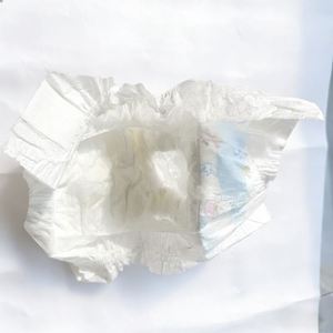 Couche jetable OEM pour animaux de compagnie avec protection anti-fuite en film PE pour petits animaux et chiens - Product Image 1
