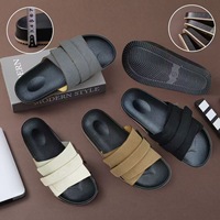 Sandales Plates D'Été Décontractées Épaisses à Bride Unique pour Hommes, Dessus en Daim et Semelle Extérieure en PVC, Idéales pour l'Extérieur