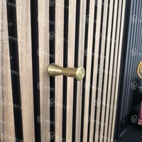 Panneaux acoustiques en bois 3D insonorisés Akupane avec grille en chêne blanc et crochet rotatif