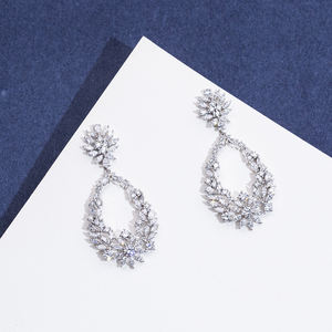 Bijoux Messi MSE-860 Boucles d'oreilles en or blanc 18 carats avec diamants pour femmes - Product Image 4