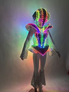 Robe de danse lumineuse à LED pour femmes |   Tenues de scène futuristes pour festivals de musique, bals de promo, soirées et performances en club - Product Image 4