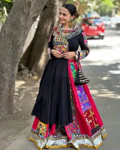 นักออกแบบอินเดียที่สวยงามสี lehenga โชลี่พร้อมงานปัก Dupatta และลําดับ Georgette ที่หนักแน่น lehenga สําหรับผู้หญิง - Product Image 6