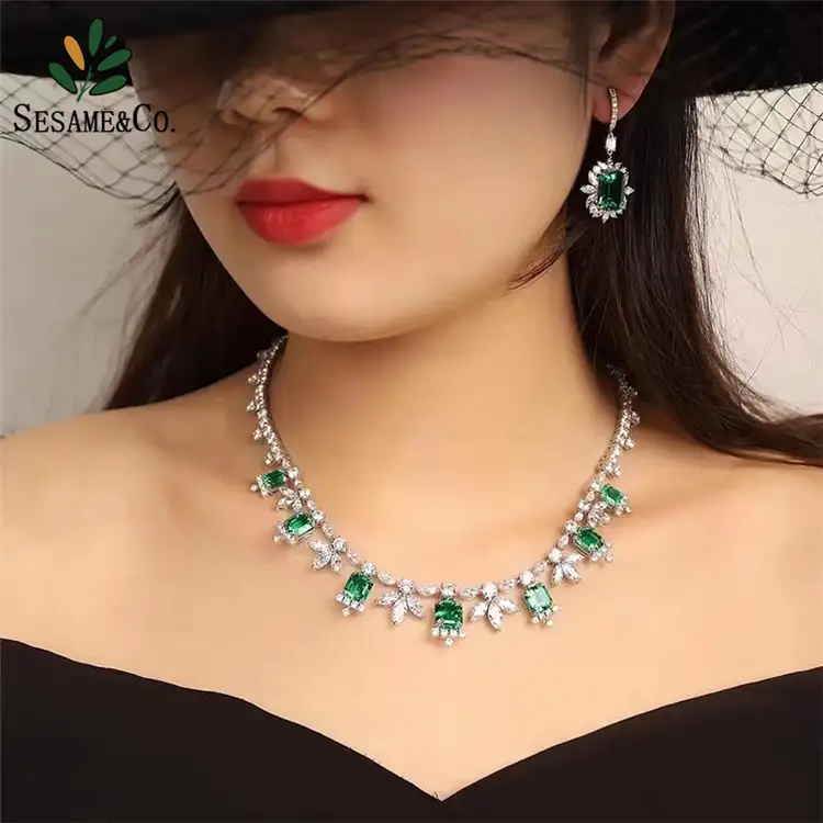 Catena del pendente dello smeraldo della collana di dichiarazione di lusso dei gioielli fini di modo della pietra dell'agata verde per le donne