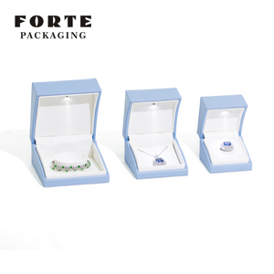 Caja de Joyería de Lujo Cuadrada FORTE con Inserto de Terciopelo para Anillo, Brazalete, Collar, Anillo de Dedo - Product Image 4