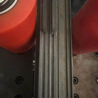 Machine d'alimentation CNC pour l'assemblage, le moletage et l'insertion de bandes dans les profilés aluminium à rupture de pont thermique