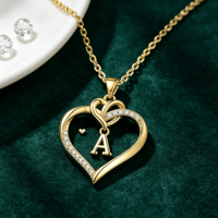Klassische Paar-Stil Anhängerkette Zarte Halsdekoration Wasserdichter Hypoallergener Schmuck für Frauen