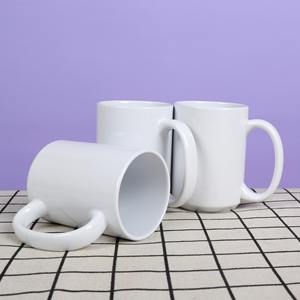 แก้วเซรามิคทรงกลมสีขาวขนาด 15 ออนซ์ เคลือบสำหรับงานซับลิเมชั่น พร้อมหูจับ ออกแบบเองได้ สำหรับงานโฆษณาและส่งเสริมการขาย - Product Image 3