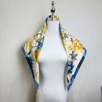 Foulard carré en soie satinée 100% soie de mûrier 90 cm, imprimé numérique floral, personnalisable avec logo, vente en gros OEM/ODM