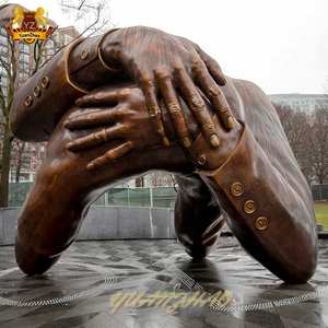 Escultura 3D de fundición de bronce para decoración de parque al aire libre abstracto grande de un hombre desnudo y una mujer abrazando estatua de Metal - Product Image 5