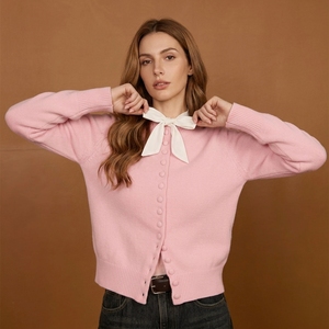 Cardigan en laine tricoté asymétrique à boutons pour <span class=keywords><strong>femme</strong></span>, pull court à manches longues, plusieurs couleurs disponibles, logo personnalisé, faible MOQ - Product Image 3