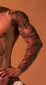 Etiqueta engomada del tatuaje temporal del <span class=keywords><strong>brazo</strong></span> completo de larga duración Diseño <span class=keywords><strong>tribal</strong></span> seguro para hombres Color blanco Transferencia de agua Plantilla del cuerpo Papel impreso - Product Image 6