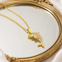 Collier pendentif dauphin plaqué or avec zircone cubique pavée, chaîne en acier inoxydable, thème vie marine, bijou pour femme, cadeau pour les vacances à la plage