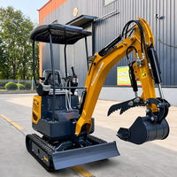 Mini-excavatrice sur chenilles multi-poids avec angle de montée maximal de 30 degrés, garantissant la stabilité sur les fermes montagneuses